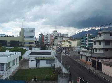 Terreno / Lote de 3 habitaciones, Quito · Terreno en Venta Ponceano Alto Terreno 1228 m², con Casa y 3 Locales