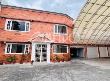 Casa de 13 habitaciones, Quito · Casa Rentera de Venta Sector El Condado