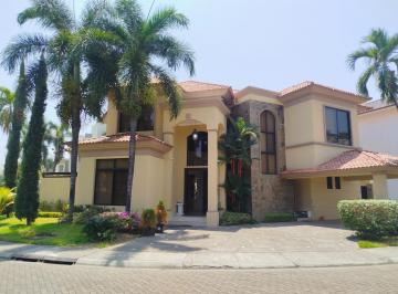 Casa de 5 habitaciones, Guayaquil · Alquilo Casa en Samborondon