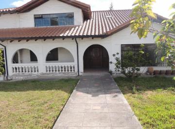 Casa · 534m² · 4 Estacionamientos · Vendo Hermosa Casa con Piscina Sector Calderon