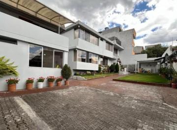 Casa de 9 habitaciones, Quito · Propiedad en Venta Av Abdón Calderón - Vía Principal Sangolquí