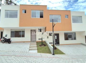 Casa · 101m² · 3 Habitaciones · 2 Estacionamientos · Casa en Venta Los Chillos Puente 3 a Estrenar