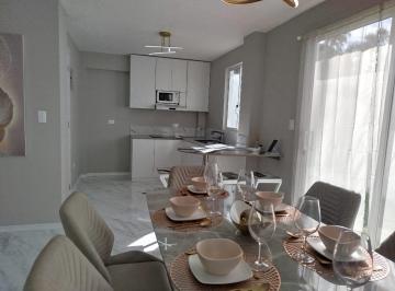 Casa · 86m² · 3 Habitaciones · 2 Estacionamientos · Mitad del Mundo, Hermosa Casa en Venta, 165 m² con Terreno