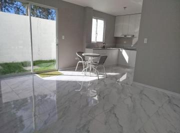 Casa · 86m² · 3 Habitaciones · 1 Estacionamiento · Mitad del Mundo, Hermosa Casa en Venta, 86 m²