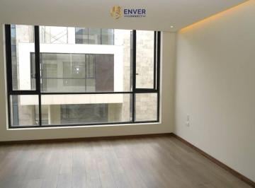 Casa · 227m² · 4 Habitaciones · 2 Estacionamientos · Casa en Challuabamba