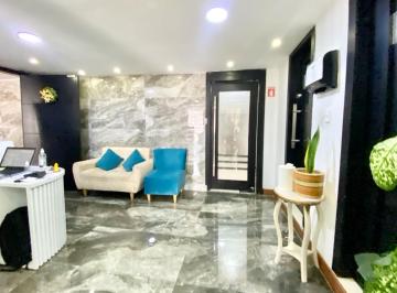 Oficina comercial · 83m² · 2 Estacionamientos · Oficina en Venta 83 m² 2 Parquederos Cubiertos La Mariscal Quito