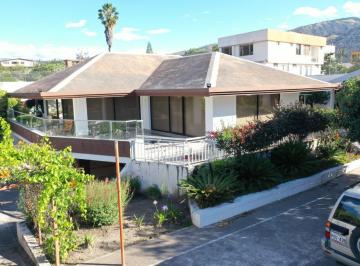 Casa de 5 habitaciones, Quito · Vendo Casa de 655 m en Tumbaco con Terreno de 2581 m