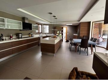 Casa · 1500m² · 4 Habitaciones · 7 Estacionamientos · Casa de Lujo en Renta La Viña Tumbaco con Piscina y Doble Seguridad