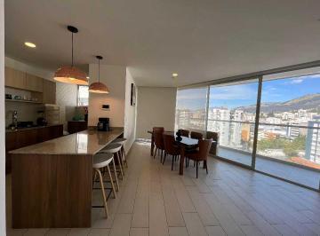 Departamento · 210m² · 3 Habitaciones · 2 Estacionamientos · Departamento Amoblado en Arriendo – La Carolina, Quito