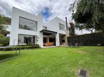 Casa · 195m² · 3 Habitaciones · 2 Estacionamientos · Linda Casa Dentro de Urbanización
