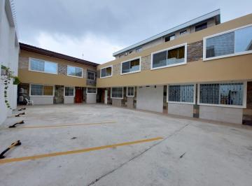 Casa de 12 habitaciones, Manta · Venta Casa Rentera con Local Comercial en Manta