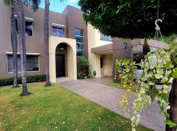 Casa de 4 habitaciones, Guayaquil · En Venta Amplia Casa Esquinera en Urbanización Terrasol, Km, 5 Via a Samborondón