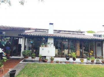Casa de 5 habitaciones, Quito · Casa de Venta Independiente, Cumbayá, Miravalle 3. Dos Departamentos