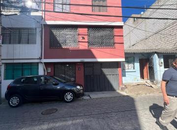 Casa · 180m² · 4 Habitaciones · 2 Estacionamientos · Casa en El Ingreso a Carapungo. Sector Gran Aki