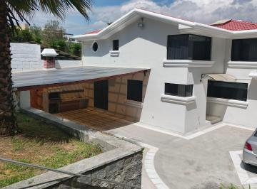 Casa de 4 habitaciones, Quito · Hermosa Casa Duplex Independiente en Venta con Jardines 4 Dorm. Sala Tv