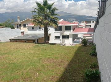 Casa de 4 habitaciones, Quito · Hermosa Casa Duplex Independiente en Venta con Jardines 4 Dorm. Sala Tv