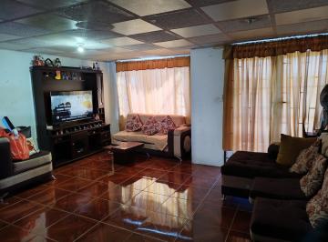 Casa · 495m² · 11 Habitaciones · 4 Estacionamientos · Casa en Venta Sur de Quito Sector Las Cuadras