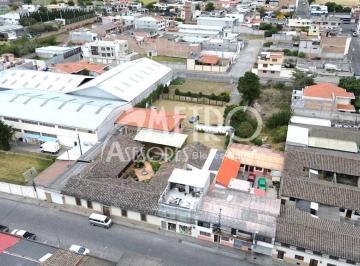 Casa de 6 habitaciones, Antonio Ante · Casa con Salón de Eventos en Venta Atuntaqui