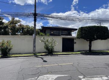 Casa de 5 habitaciones, Quito · Venta Casa en La Primavera, Cumbaya