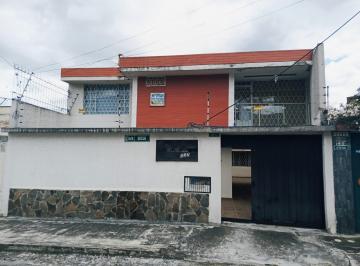 Casa de 8 habitaciones, Quito · Casa Rentera San Bartolo Diagonal a La Iglesia