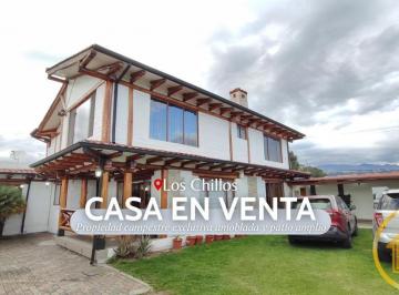 Casa · 300m² · 4 Habitaciones · 4 Estacionamientos · Casa Independiente 4 Habitaciones Una en Planta Baja, Amplio Patio, Bbq, Jacuzzi, Valle Los Chillos