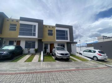Casa · 92m² · 3 Habitaciones · 2 Estacionamientos · Venta Casa Duplex 92.08 m², 3 Dorm., Calderón, Quito