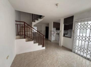 Casa · 78m² · 3 Habitaciones · 1 Estacionamiento · Gran Oportunidad en Paraíso del Rio