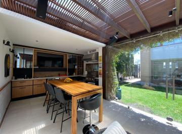 Casa de 5 habitaciones, Quito · Vendo Casa Precio Bomba Urbanización El Condado Hermosa Moderna