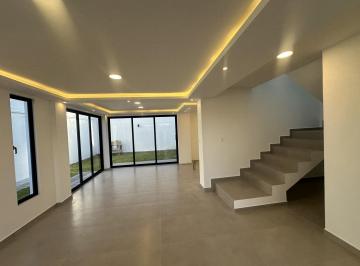 Casa · 150m² · 3 Habitaciones · 3 Estacionamientos · Casa Estrenar Tumbaco 150 Mtrs2, 90 Mtrs Jardines, 3 Parqueaderos Urbanización