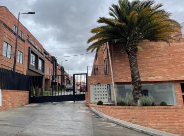 Casa de 3 habitaciones, Cuenca · Casa por Estrenar en Venta Conjunto Privado Centro Comercial Wayra Paza