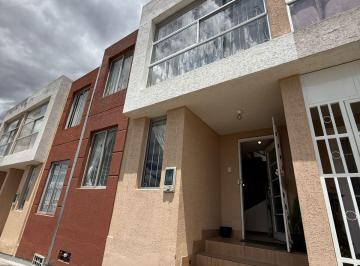 Casa de 2 habitaciones, Quito · En Venta Casa Dos Pisos con Terraza Sector Santa Monica Conocoto