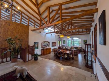 SALA · Espectacular Casa de 5 Dorm. de Venta en Cumbaya