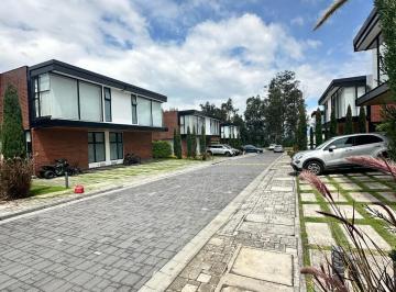 Casa · 181m² · 3 Habitaciones · 2 Estacionamientos · Casa - San Juan de Cumbayá