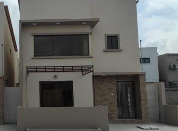 Casa · 130m² · 3 Habitaciones · Propiedad en San Antonio de Estreno