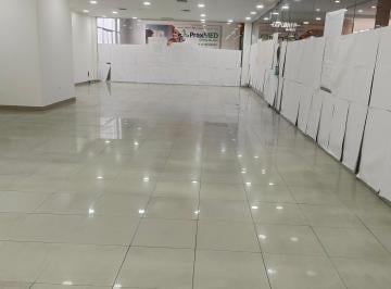 Local comercial de 15 habitaciones, Quito · Intervalles Local Esquinero en Centro Comercial de 144 m Iluminado