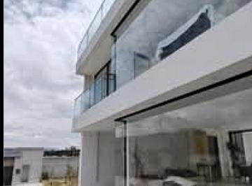 Casa · 160m² · 3 Habitaciones · 2 Estacionamientos · Oportunidad