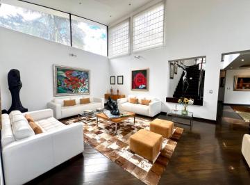Casa · 555m² · 3 Habitaciones · 4 Estacionamientos · Mv - Sector Nayon, Tanda en Venta Casa de 3d 555 m² con Amplios Jardines