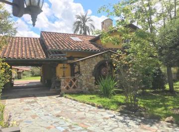 Casa · 380m² · 4 Habitaciones · 10 Estacionamientos · Exclusiva Villa en Venta en San Joaquín con 1.700 M&sup2;t