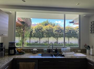 Casa de 3 habitaciones, Quito · Venta Amplia Casa Moderna en Lumbisi, Cumbaya / Sharon