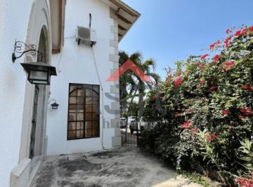 Casa de 4 habitaciones, Guayaquil · Se Vende Propiedad Esquinera en Torres del Sol, Vía Samborondón