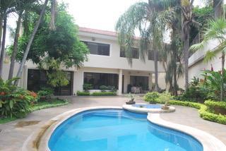 Casa de 4 habitaciones, Guayaquil · Venta Lujosa Casa Urbanización Los Olivos Ceibos con Piscina (Gim)