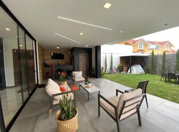 Casa de 4 habitaciones, Quito · Vendo Casa Moderna Urbanización El Condado
