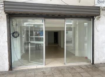 Local comercial de 3 habitaciones, Guayaquil · Alquilo Local y Amplia Oficina en Esmeraldas y 9 de Oct.