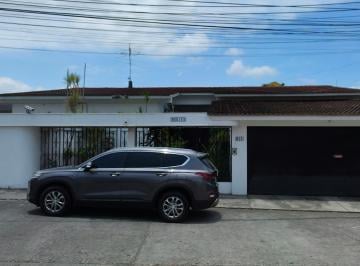 Casa de 5 habitaciones, Guayaquil · Linda y Comoda Casa en Venta, Lomas de Urdesa, Conjunto Cerrado, Seguridad 24/7