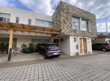 Casa · 247m² · 3 Habitaciones · 2 Estacionamientos · Casa de Venta Dentro de Conjunto Cerrado. Ideal Ubicación. a 6 Cuadras de La Ruta Viva