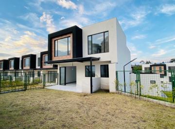 Casa · 151m² · 3 Habitaciones · 2 Estacionamientos · Mv - Sector Arenal, Tumbaco en Venta Casa de 3d, 151 m² a Estrenar con Area Verde de 236 m²