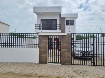 Casa de 3 habitaciones, Playas · Casa con 237 m² y 3 Recámaras en Venta en Sur de Playas, Lotizacion Pájaro Azul