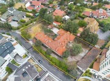 Casa · 1028m² · 9 Habitaciones · 5 Estacionamientos · Casa en La Urbanización Campo Alegre