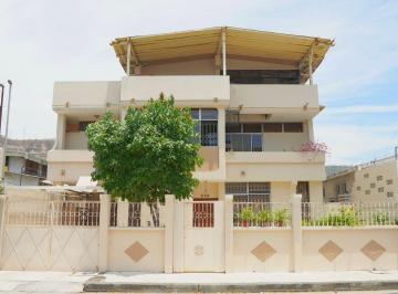 Casa de 5 habitaciones, Guayaquil · Se Vende Casas en Urdesa Central, Guayaquil