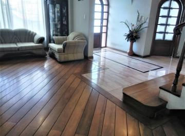 Casa de 8 habitaciones, Quito · Venta Casa Rentera en Ponceano